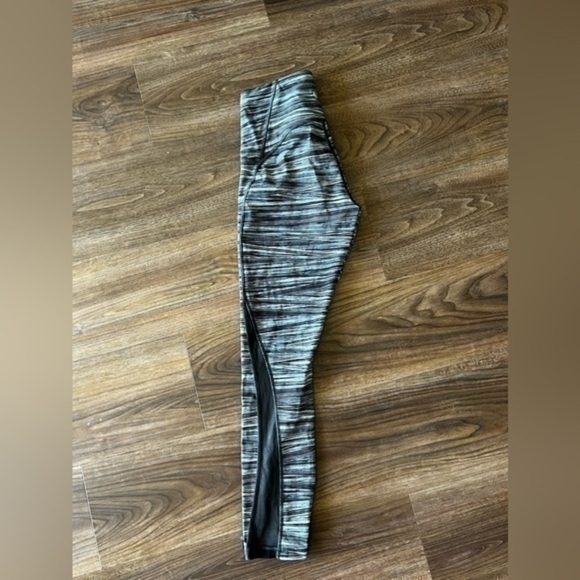 Lululemon Base Pace High-Rise Running Tight Leggings - Picture 1 of 6